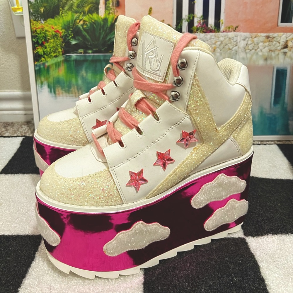 Y.R.U. White Qozmo Sky Platforms